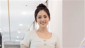 瑭鈺自信展露細腿。（圖／業者提供）