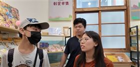 兩位彰化底迪幫Youtuber孫女導覽彰化景點影片爆紅，引起網友熱議。（圖／翻攝Youtube普通女子 孫女頻道）