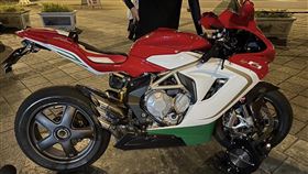 ▲要價168萬、義製奧古斯塔大型重機車（MV Agusta），全台僅4輛，因噪音超標，予以開單告發。（圖／桃園警分局提供）