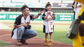 ▲統一獅邀請紅豆妹擔任開球嘉賓。（圖／統一獅提供）