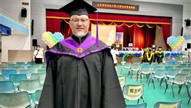 劉亮佐鬆口不當系主任。（圖／翻攝自FB／劉亮佐）