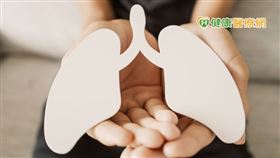 透過LDCT篩檢可以幫助肺癌患者早期發現、早期治療，衛福部也有補助部分高風險族群2年1次篩檢服務。