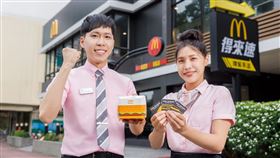 用美味為戴資穎加油！麥當勞自6月26日起至7月30日止推出「得來速熟客券」，購餐免下車就能拿到獨家限定熟客優惠。（圖／品牌業者提供）