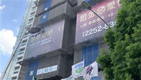 台中市政路某建案火警！11樓工地竄火冒煙