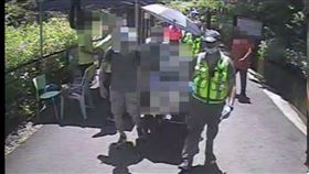 中央氣象署今（24）日針對15縣市發布高溫特報，新北市一名姚姓男子與妻子今早到嘉義縣竹崎鄉觀音瀑布遊玩，當時氣溫約33度，有心臟病史的姚男步行途中突然身體不適暈倒，經送醫急救仍不治。