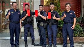 ▲保安警察大隊大隊長李維振、警員蕭傑文、葉崧揚、吳紘綸、小隊長呂堯文（左至右）。（圖／保大提供）
