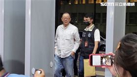 ▲台開前董事長邱復生被移送進台北地檢署，涉以不動產買賣為藉口，隱匿向民間借款2億情事，涉犯財報不實。（圖／記者楊佩琪攝）