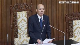 ▲0627立法院議場內國民黨民眾黨舉標語及韓國瑜（圖／記者楊澍攝影）