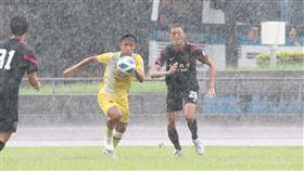 陽信北競與台中Futuro一役一度下起滂沱大雨。（圖／陽信北競提供）