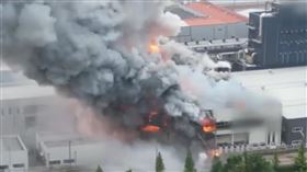 南韓京畿道華城鋰電池工廠大火造成22人罹難，19名死者是中國人。（圖／路透社）