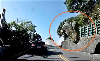 車貸沒付完…遭巨石砸毀　他換新車再出發