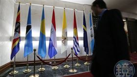 外交部黑幕多，不僅有現任駐美代表俞大㵢夫婦擅花公帑爭議，日前還有駐巴西外交官輕生事件。（鏡週刊）