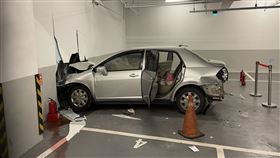 停車場,大時鐘,中壢,牆壁（圖／翻攝畫面）