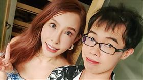 鄧佳華、娃娃（翁雨澄）。（圖／翻攝自鄧佳華臉書）