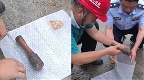 ▲中國湖北襄陽一名9旬老婦的住處，被工人發現有手榴彈。（圖／抖音）