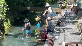 好涼！屏東「二峰圳」戲水　秘境人潮不斷