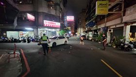 台中北區死亡車禍！70歲婦人穿越馬路遭撞壓車底　送醫搶救仍不治，圖／翻攝畫面