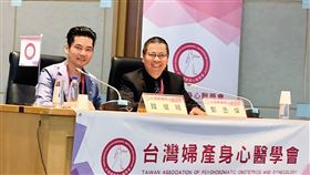 韓健明醫師善用社群平台，線上服務病患，受到病患稱讚。 