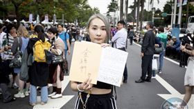 劉喬安Lilian蹭熱度盜圖募款狂吸金　青鳥行動大動作切割