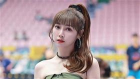 ▲幾年前草莓曾到偶像羅志祥店裡打工，對方曾鼓勵她有機會就試。 （圖／翻攝自草莓IG）