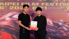 柯震東以評審身份將觀眾票選獎頒發給奧山大史。（圖／台北電影節提供）