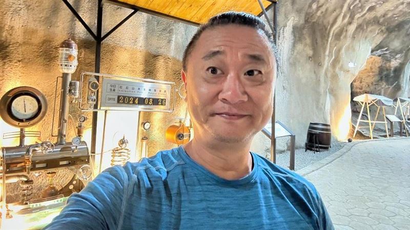 拒當「直升機爸媽」　退學男星教出學霸兒