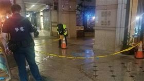 男子疑似生前遭逼痛毆討債，而不慎從高處墜落。（圖／翻攝畫面）