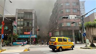 新／蘆洲頂樓加蓋火警　濃煙蔓延畫面曝