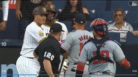 ▲教士、國民1局下板凳清空，勸架的馬查多（Manny Machado）開轟。（圖／翻攝自MLB官網）