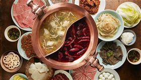 「麻辣45放題」超過50款精選食材， 吃得到老三樣等重慶各式特色配料、甜點。（圖／品牌業者提供）