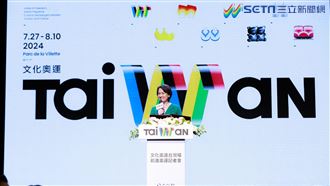 副總統蕭美琴為文化奧運代表團綬帶