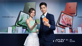 motorola razr 50｜50 ULTRA擁有3.6吋與4吋pOLED超大外螢幕。