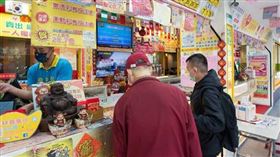 高雄貨車司機爽中5.34億威力彩　尾數2600萬全捐出…霸氣喊：不願當老闆