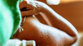 醫師黃軒說明老人味的由來與避免方法。（圖／取自黃軒的臉書）