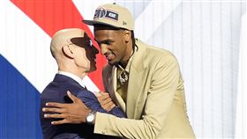 擁有榜眼籤的華盛頓巫師隊挑中法國19歲長人薩爾（Alexandre Sarr）。（圖／美聯社/達志影像）