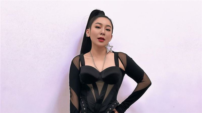 王彩樺爆激烈拉扯　「詭異舉動」遭疑中邪