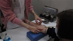 專家呼籲45至79歲民眾，以及糖尿病、腎臟病、高血脂患者，應主動抽血檢驗瞭解有無感染C型肝炎。（圖／簡榮南醫師提供）