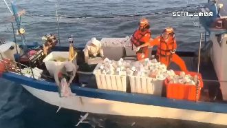 中國漁船越界捕小管　海巡緊追押返馬公