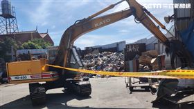 台中,太平,怪手,資源回收場,工安意外,老闆娘,死亡（圖／翻攝畫面）