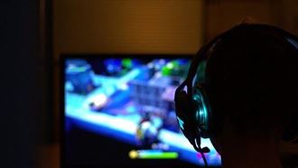 玩家遊戲內互罵…他買機票到對方家中打人