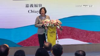 小英卸任首度露面　新髮型俐落鮑伯頭吸睛