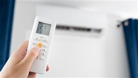 天氣好熱只想躲在冷氣房！當心得了「冷氣病」嚴重誘發腦中風（圖／canva）