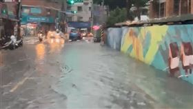 新北,中和,大雷雨,積水,河流,華興街
