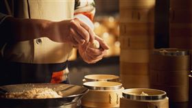 「饗 A Joy」職人廚藝 黃金21摺小籠湯包日供破500籠