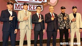 ▲中華職棒35年季中選秀會，樂天桃猿球團和選擇的球員合影。（圖／記者劉彥池攝影）