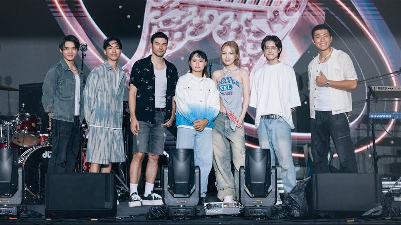 金曲新人七搶一　鳳小岳現身信義街頭開唱