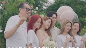 歐陽龍跟傅娟見證女兒被求婚。（圖／翻攝Youtube）