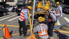 台中市西屯區市政路5個路口停電，台電搶修。(圖／台電提供)