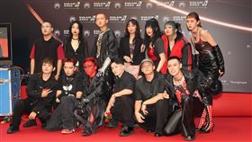 導演自動鮪魚、亞歷三小「大紅臉譜」霸氣進場。（圖／記者鄭孟晃攝影）