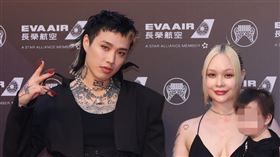 Marz23（阿夜）與台法混血辣模妻Lea（鄭又寧）走金曲紅毯（圖／記者鄭孟晃、楊澍攝）